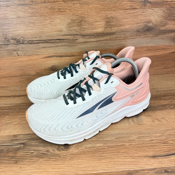 ALTRA Women's Torin 6 Sneaker women size 9.5 White and Pink with Breathable Mesh - Picture 1 of 7